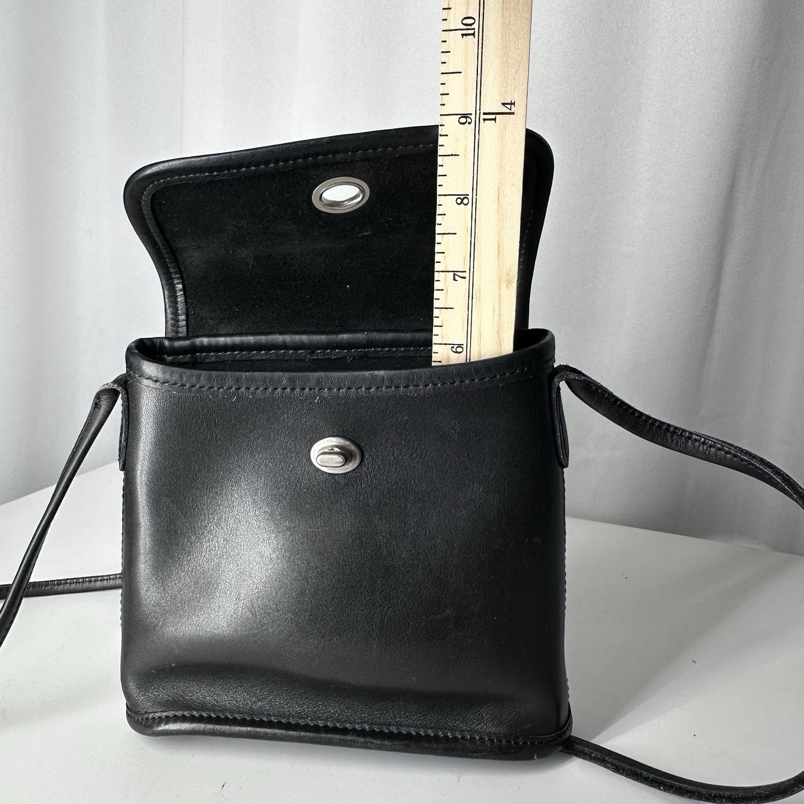Vintage Coach Tango Flap 9049 Black Leather Turnlock Crossbody