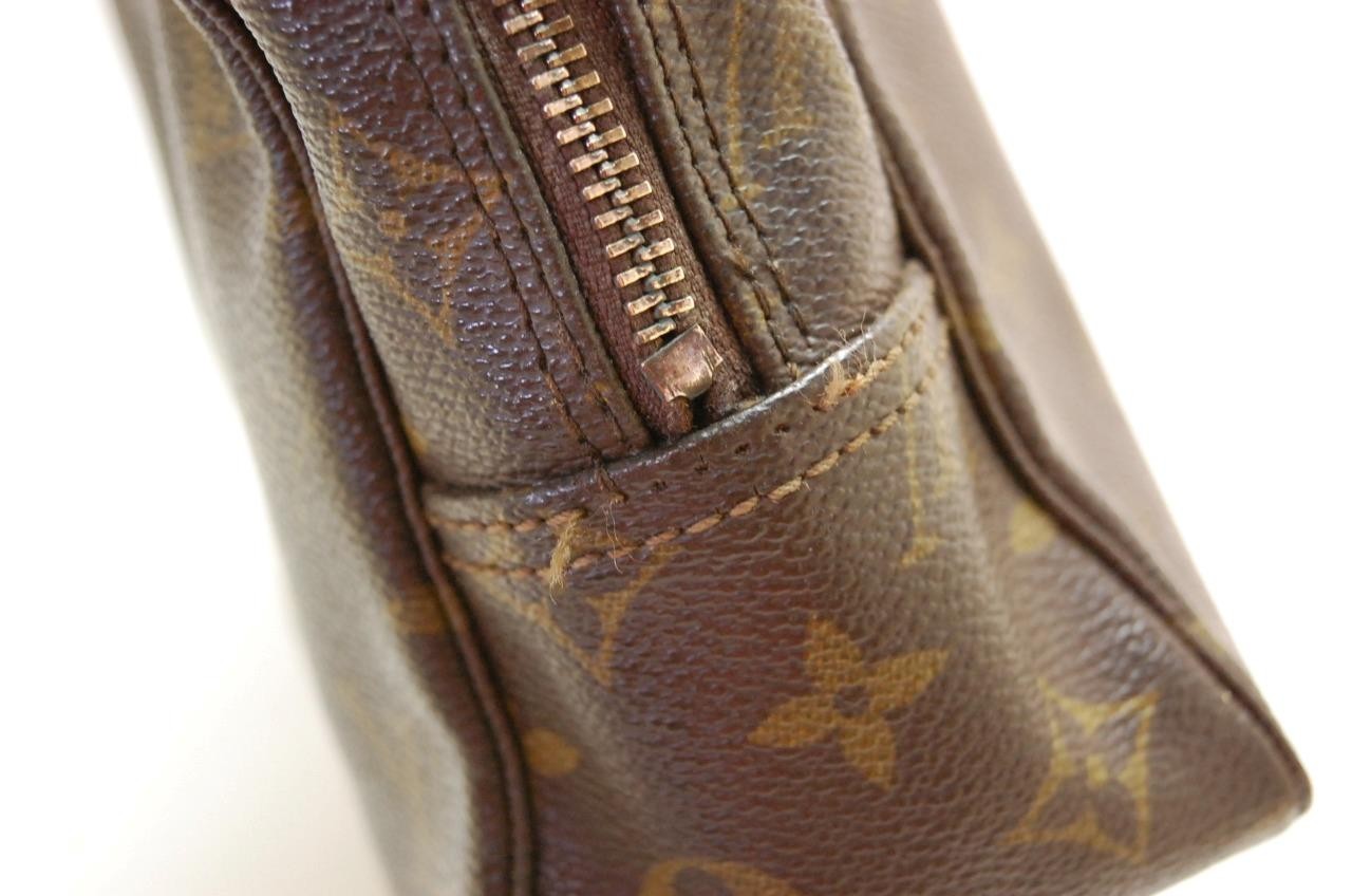 LOUIS VUITTON Monogram Canvas TROUSSE TOILETTE 28 BAG POUCH 832 0612a