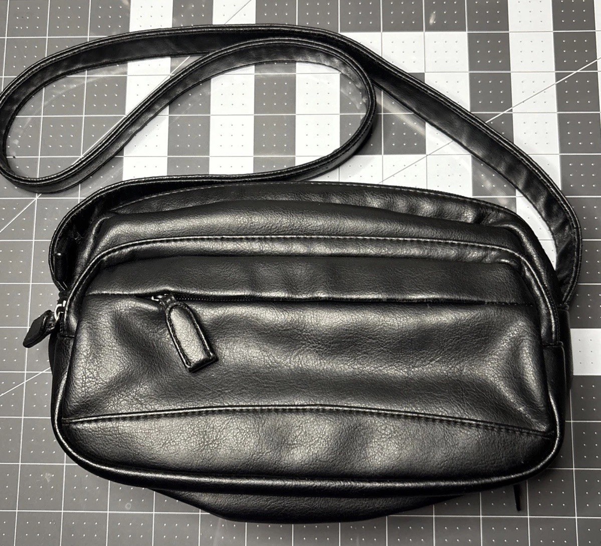 Black Faux Leather Shoulder Bag Multi Pocket Organizer Purse Small Clean