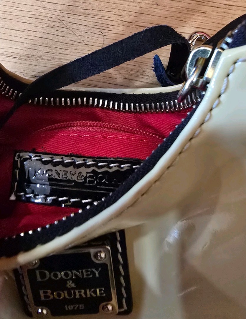 Vintage Dooney & Bourke 1975 Bitsy Bag – Cream Patent Leather Mini Hobo
