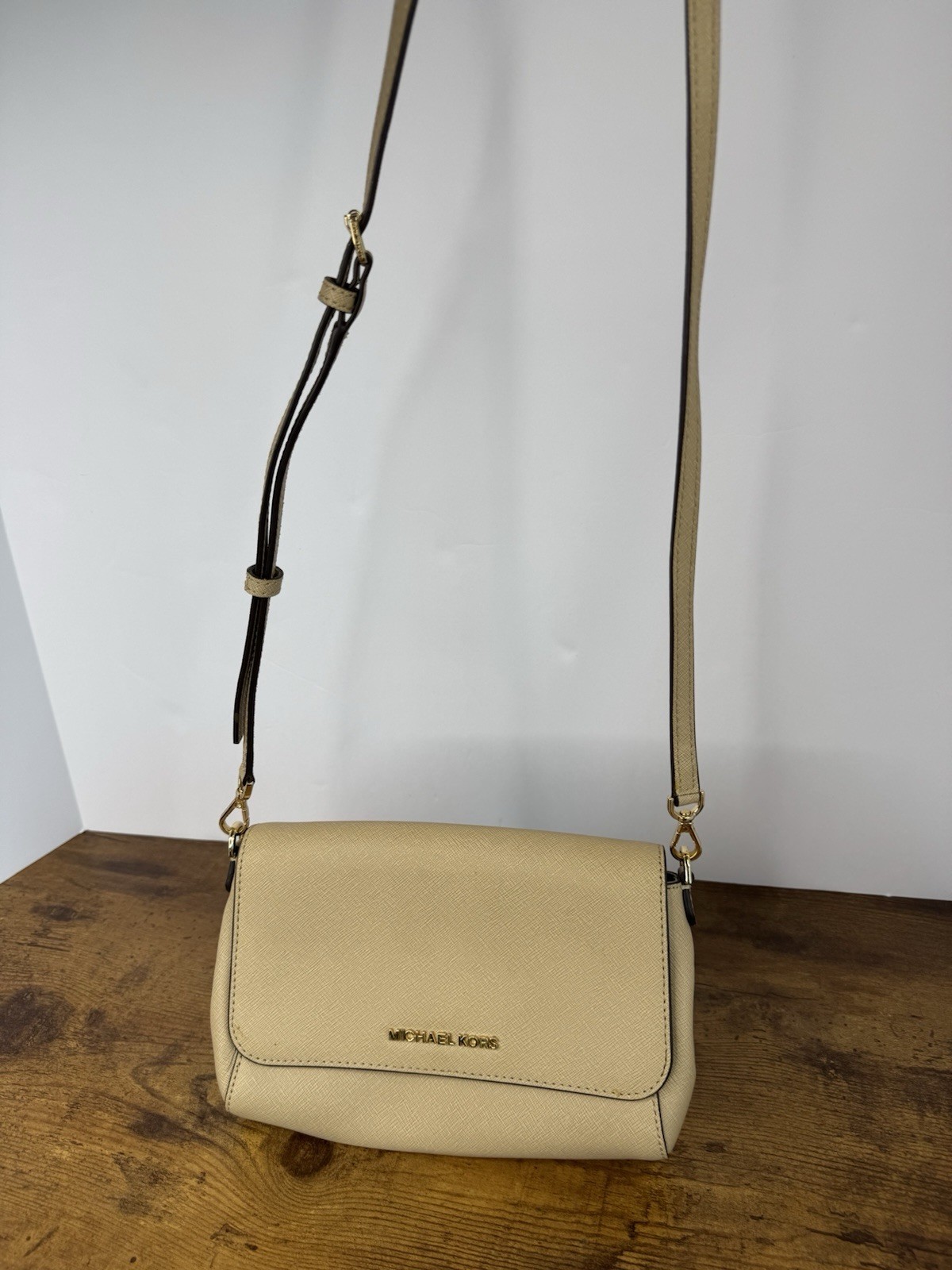 Michael Kors Jet Set Medium Flap Crossbody Bag Beige Saffiano Gold Tone