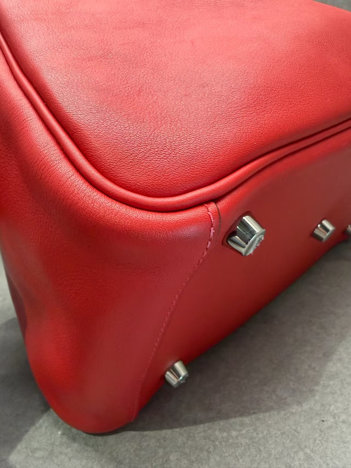 Hermes Lindy 26 Rouge Casaque Q5 Red Swift Silver Hardware PHW Bag Auth