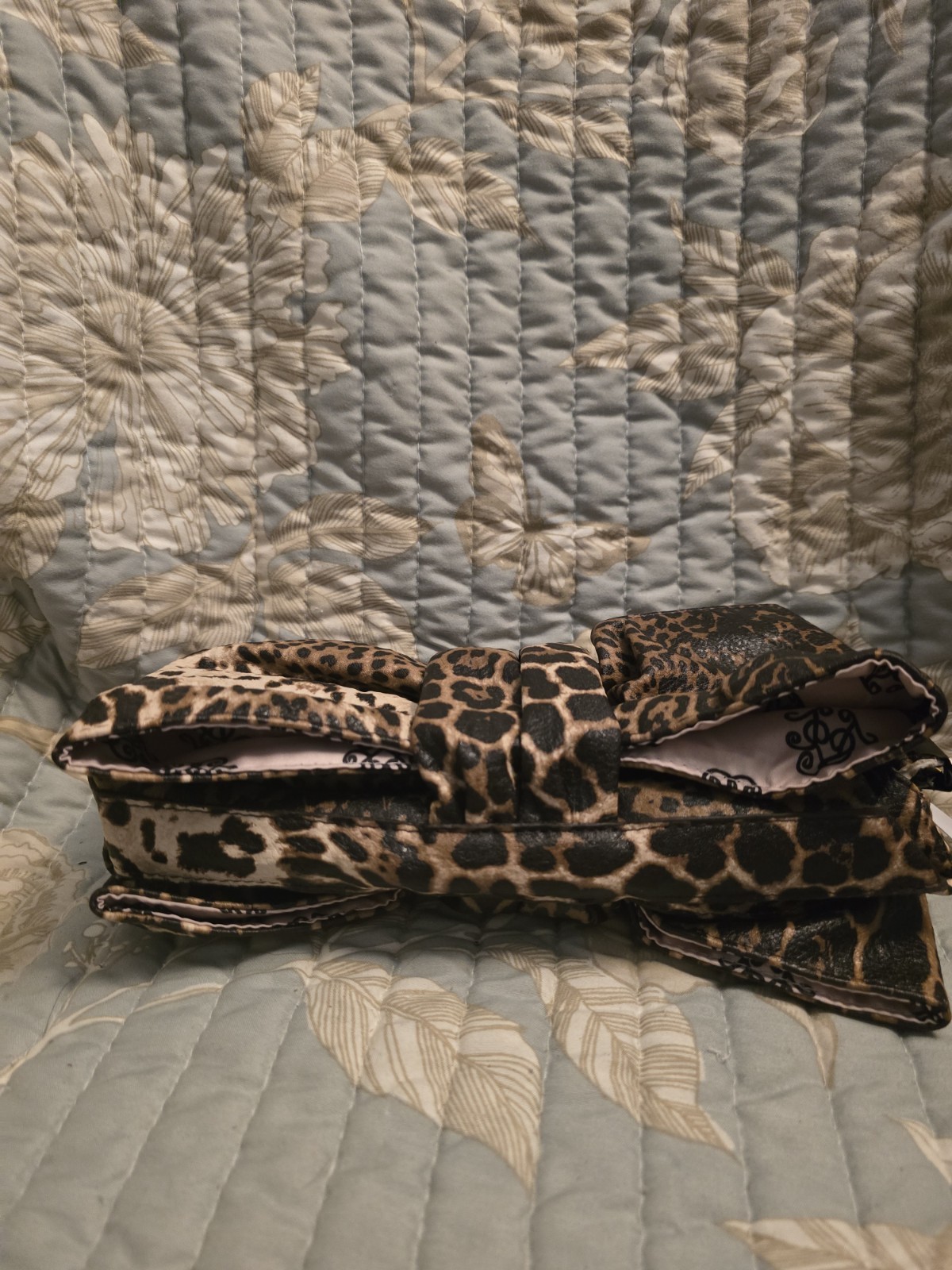 NWT Jessica Simpson Leopard Jenny Bow Kisslock Clutch With Key & Card Holders