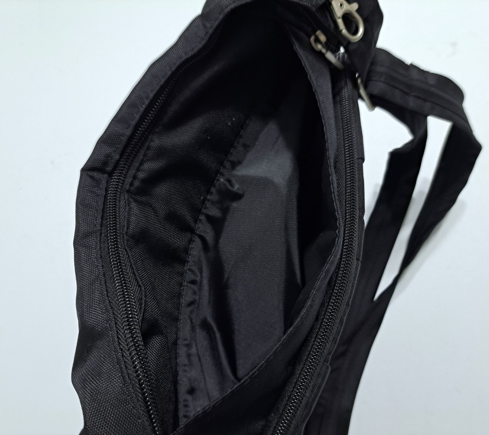 TRAVELON Anti-Theft Classic Crossbody Bag Black RFID