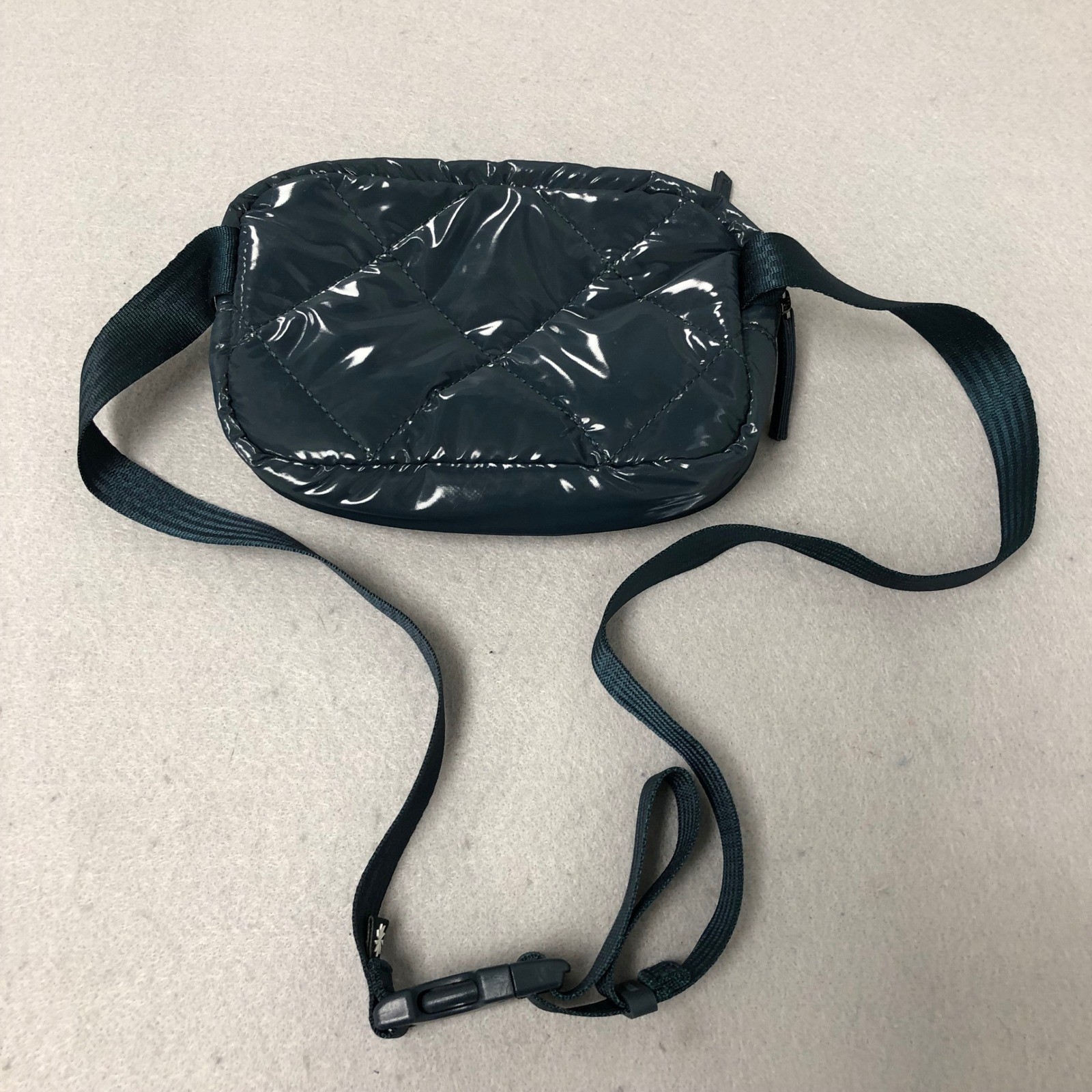 Athleta Excursion Belt Bag Women OS Dark Green Quilted Shiny Patent Activewear