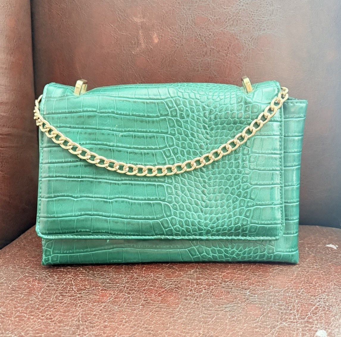 A New Day Green Croc Embossed Shoulder Bag Gold Chain Strap Snap Zip Pockets