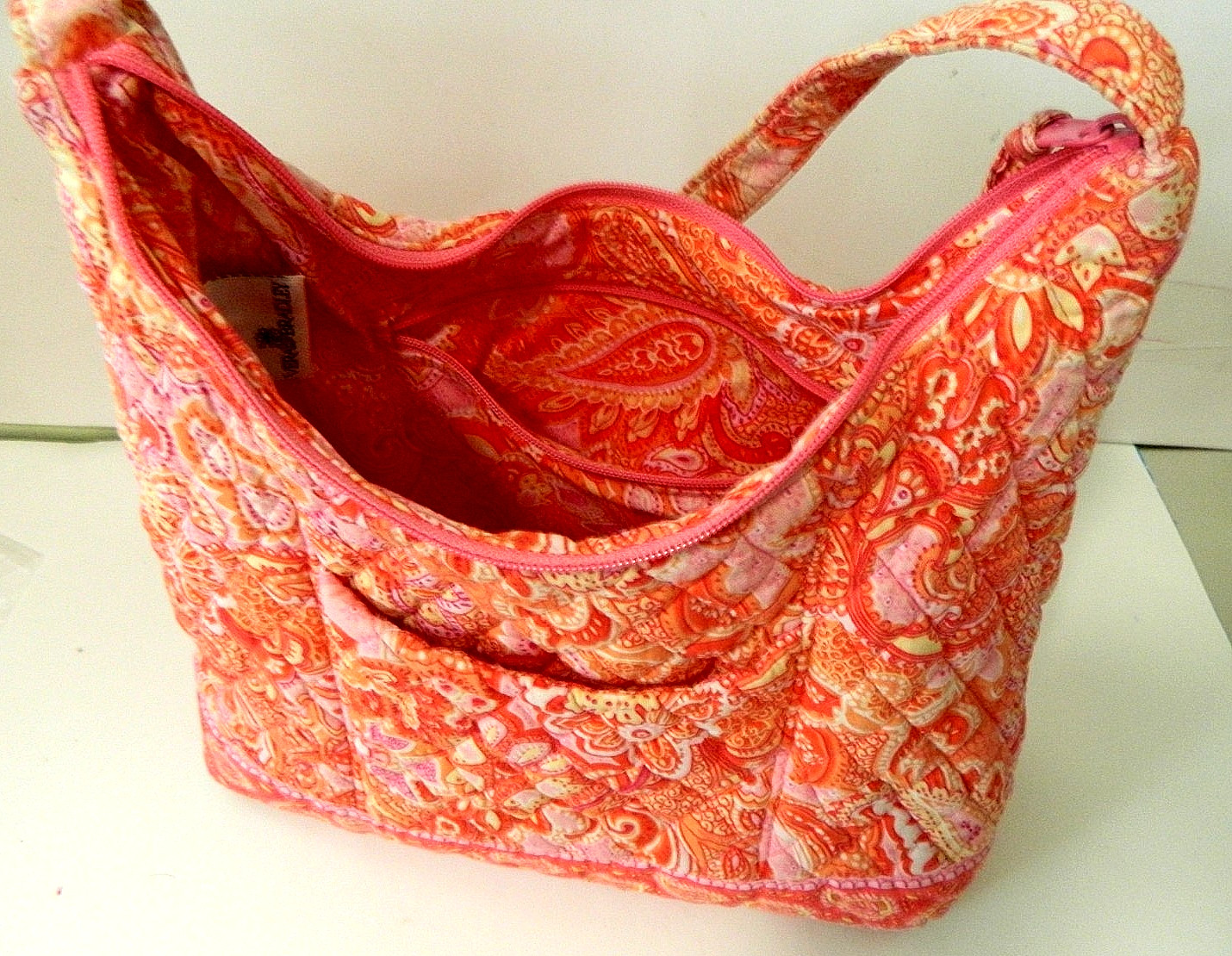 VERA BRADLEY ORANGE/PINK PAISLEY QUILTED SHOULDER PURSE BAG, ZIP CLOSURE