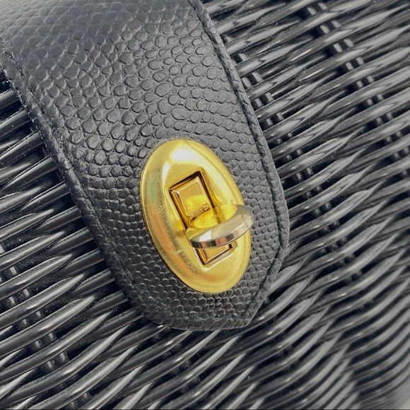 Black Woven Crossbody Purse Gold Twisting Latch 5.75″ H x 9″ W