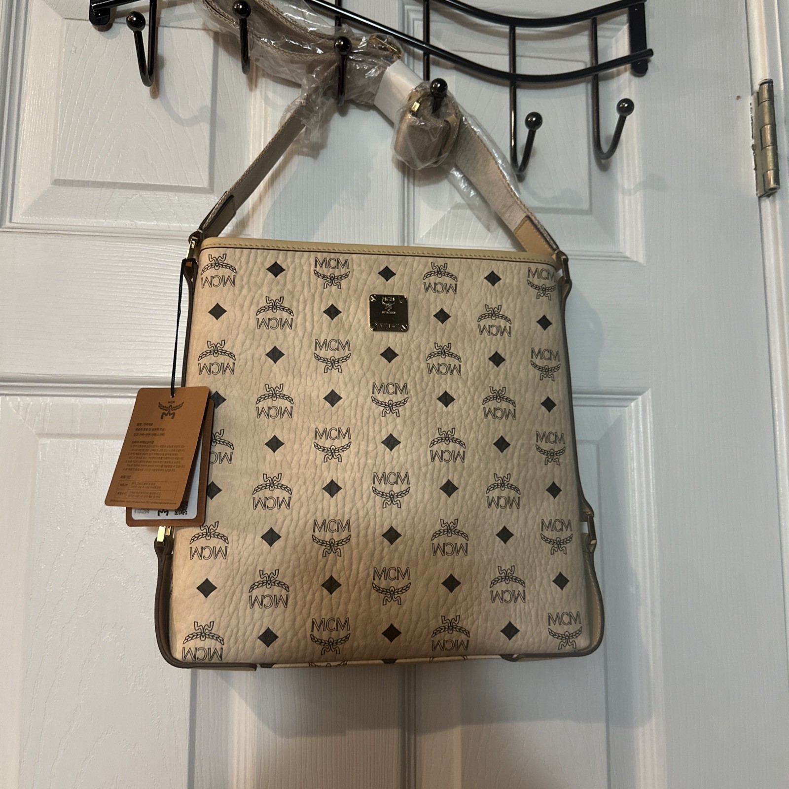 NWT MCM EATA03 IG001 AREN LOGO Neutral Black MESSENGER HANDBAG $730
