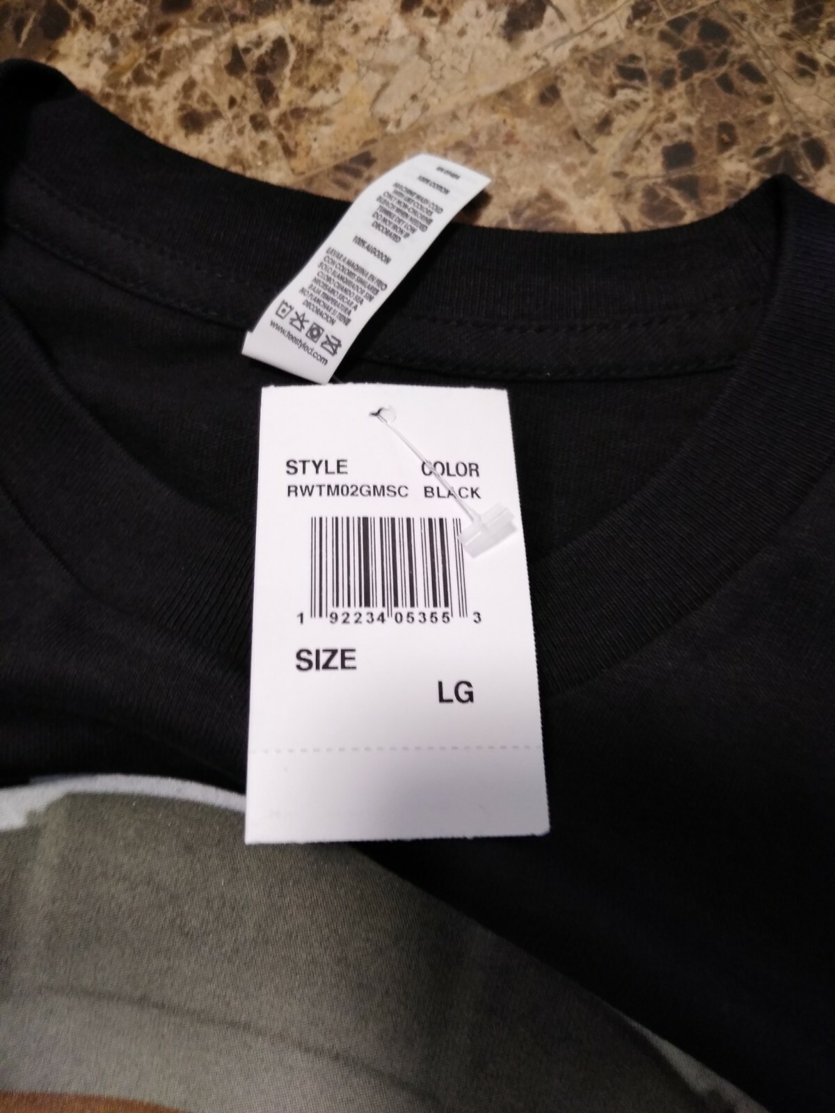 Baby Yoda Mandalorian Size L Black t-shirt Star Wars New with Tags