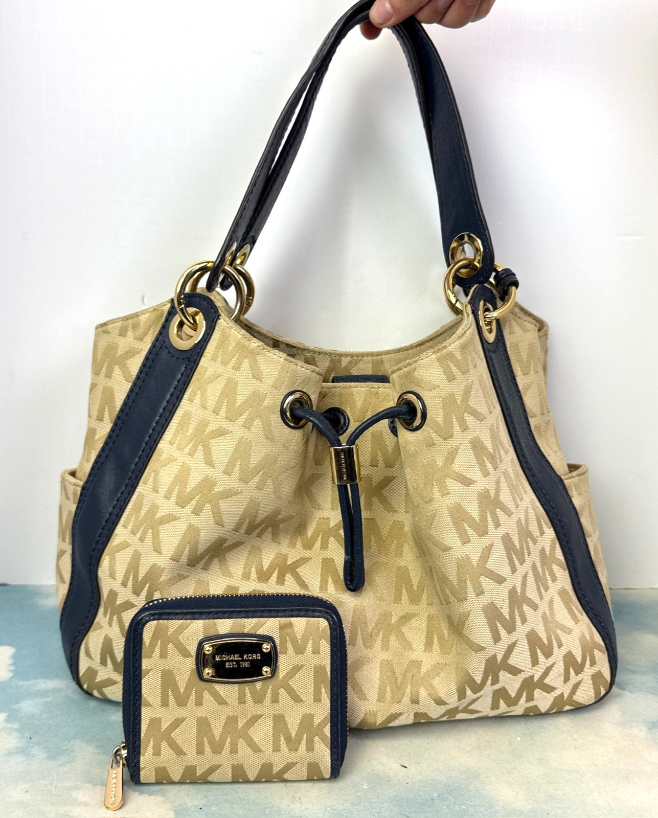 Michael Kors Ludlow LG Signature Hobo Bag Drawstring Brown Canvas Blue + Walle