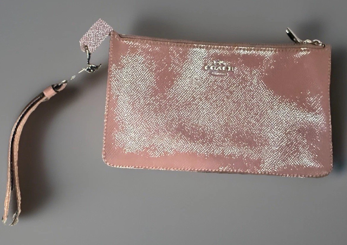 Coach Pink Patent Leather 3 Pocket Wristlet wallet Zip & Mag Closures 8x5in
