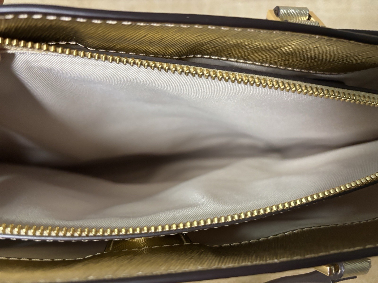 NWT Michael Kors Taryn Large Metallic Tote Pale Gold Signature Side Pannels