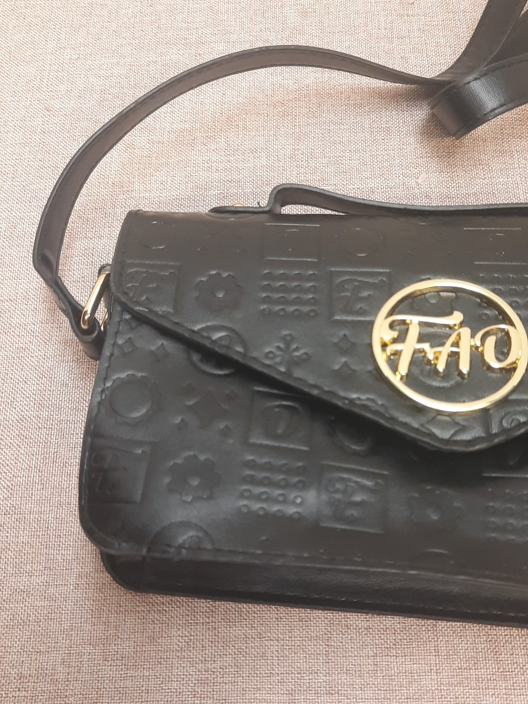 FAO Schwarz Small Purse, Black Shoulder Bag Embossed Sleek Stylish