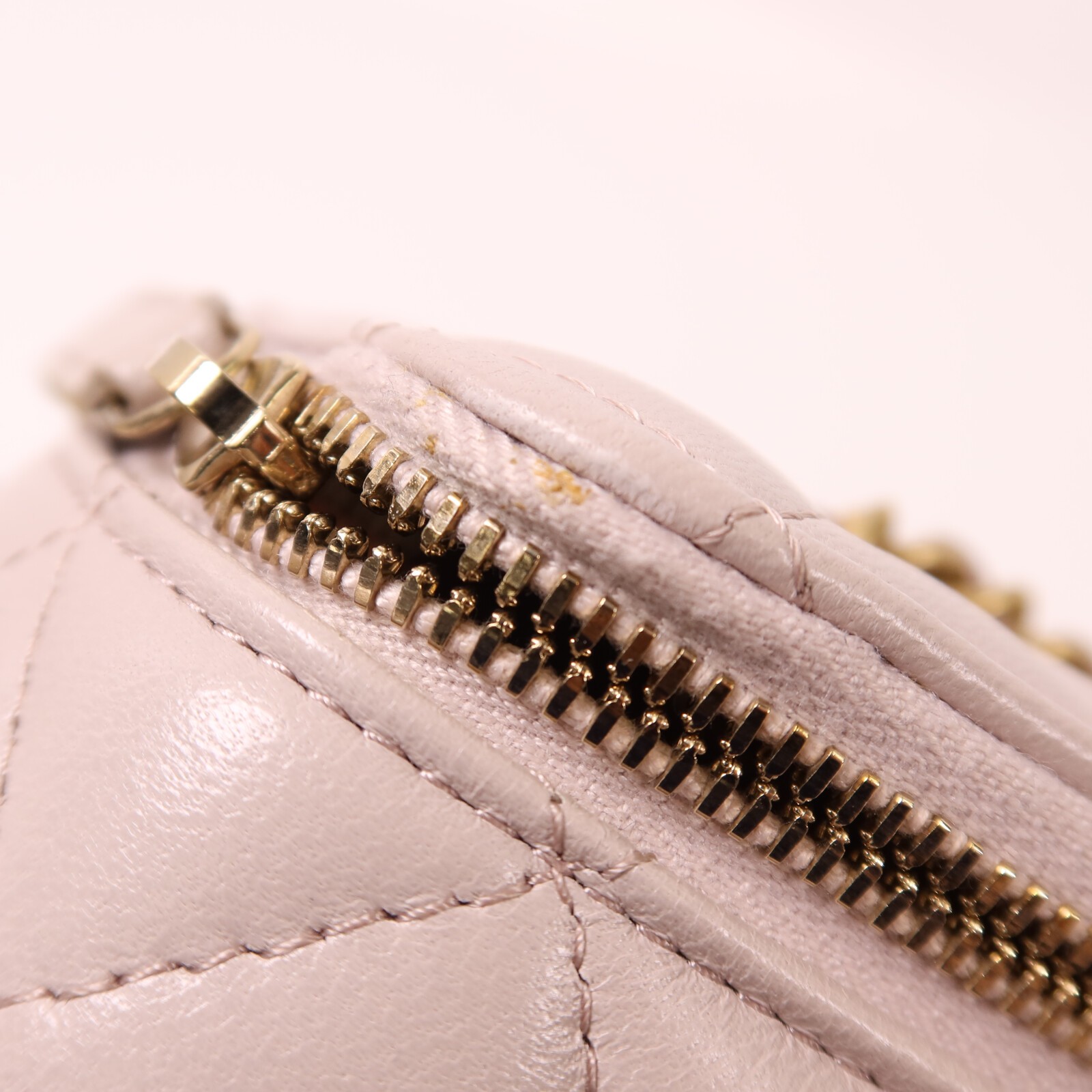 CHANEL CC GHW Gold Ball Vanity Case Chain Shoulder Lambskin Leather Taro Purple