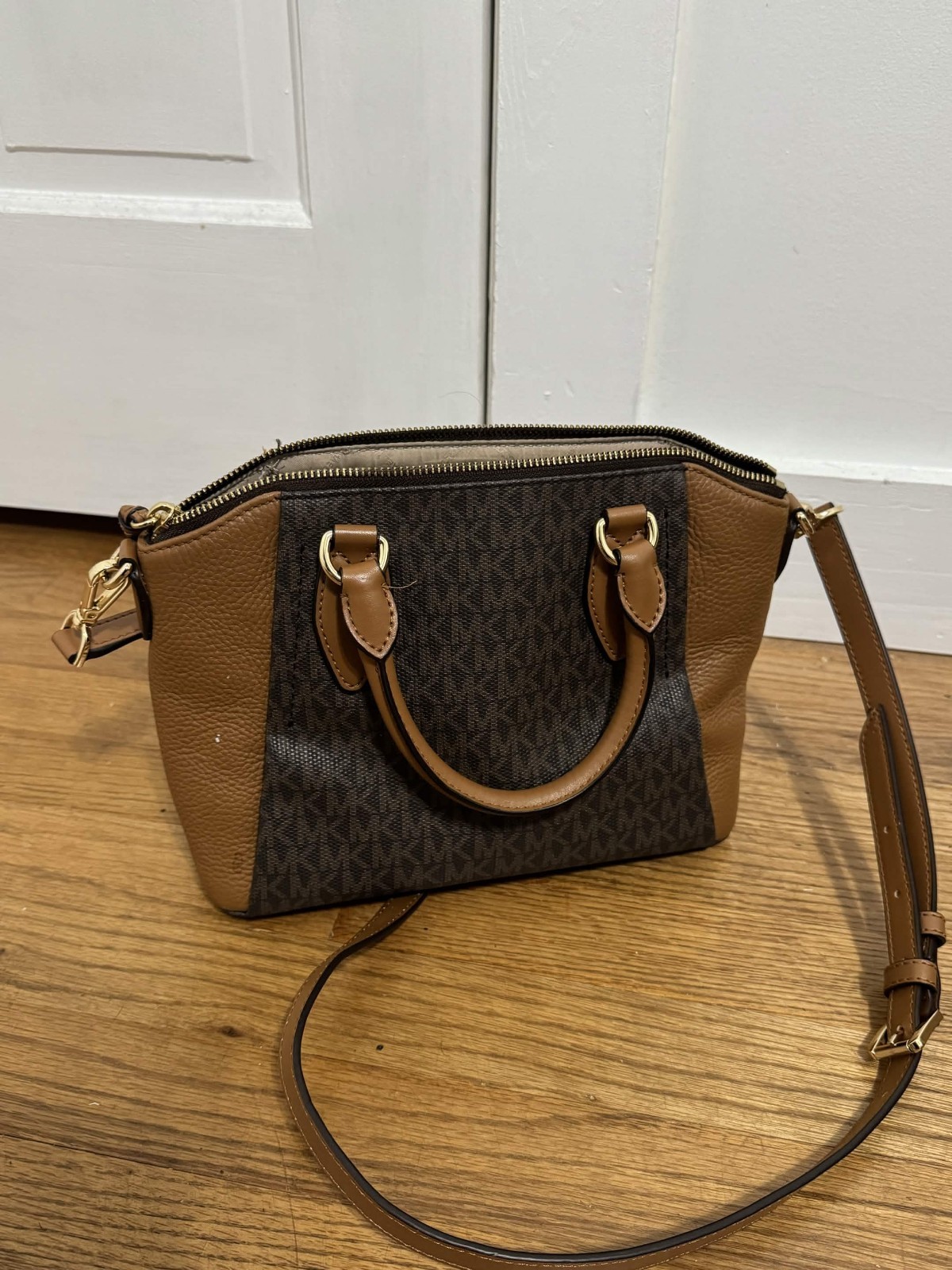 MICHAEL KORS Sienna Medium Logo Leather Messenger Crossbody Bag AUTHENTIC NEW