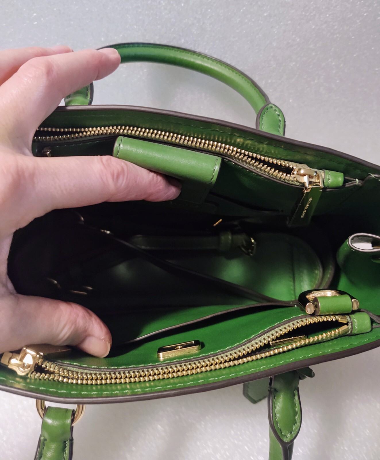 MICHAEL KORS “BENNING” MEDIUM GREEN LEATHER SATCHEL MESSENGER HANDBAG PURSE NWT