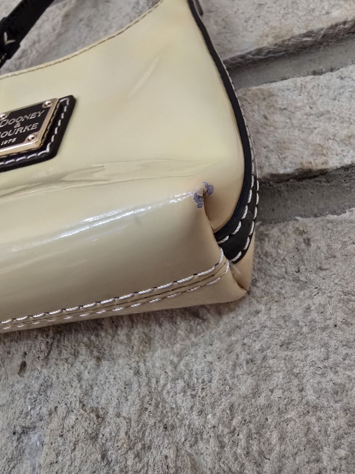 Vintage Dooney & Bourke 1975 Bitsy Bag – Cream Patent Leather Mini Hobo