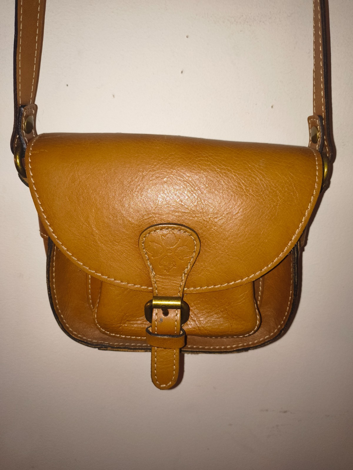 Authentic Patricia Nash Italian Leather Small Crossbody Saddle Bag – Tan Cognac