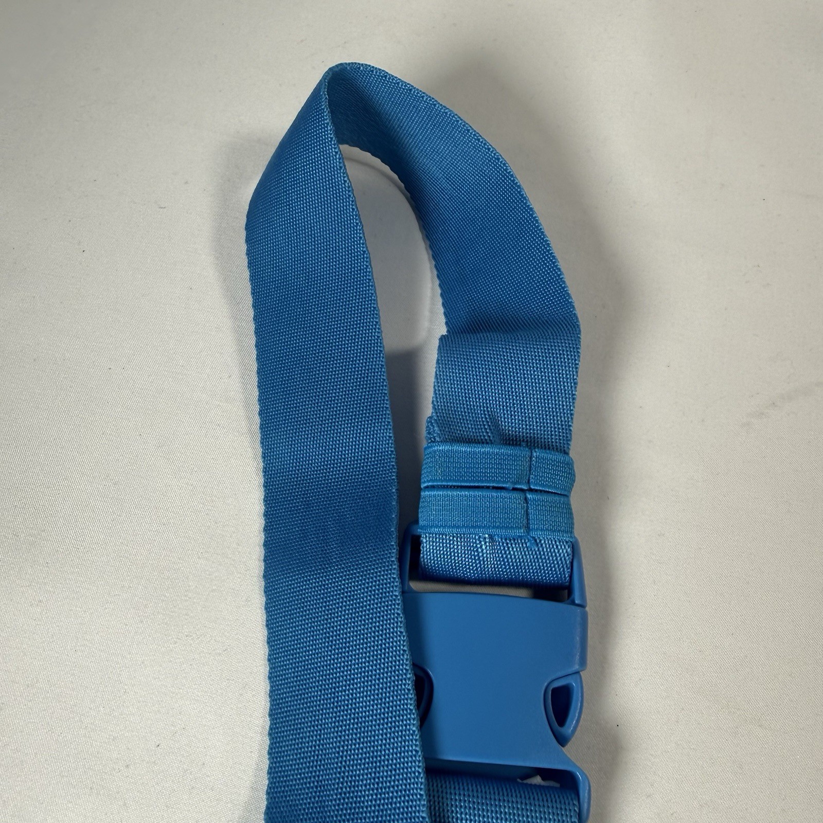 Reebok Atomic Blue Hazel Fannypack 5″ X 7.5″ X 1.75″ Fanny Pack Neoprene
