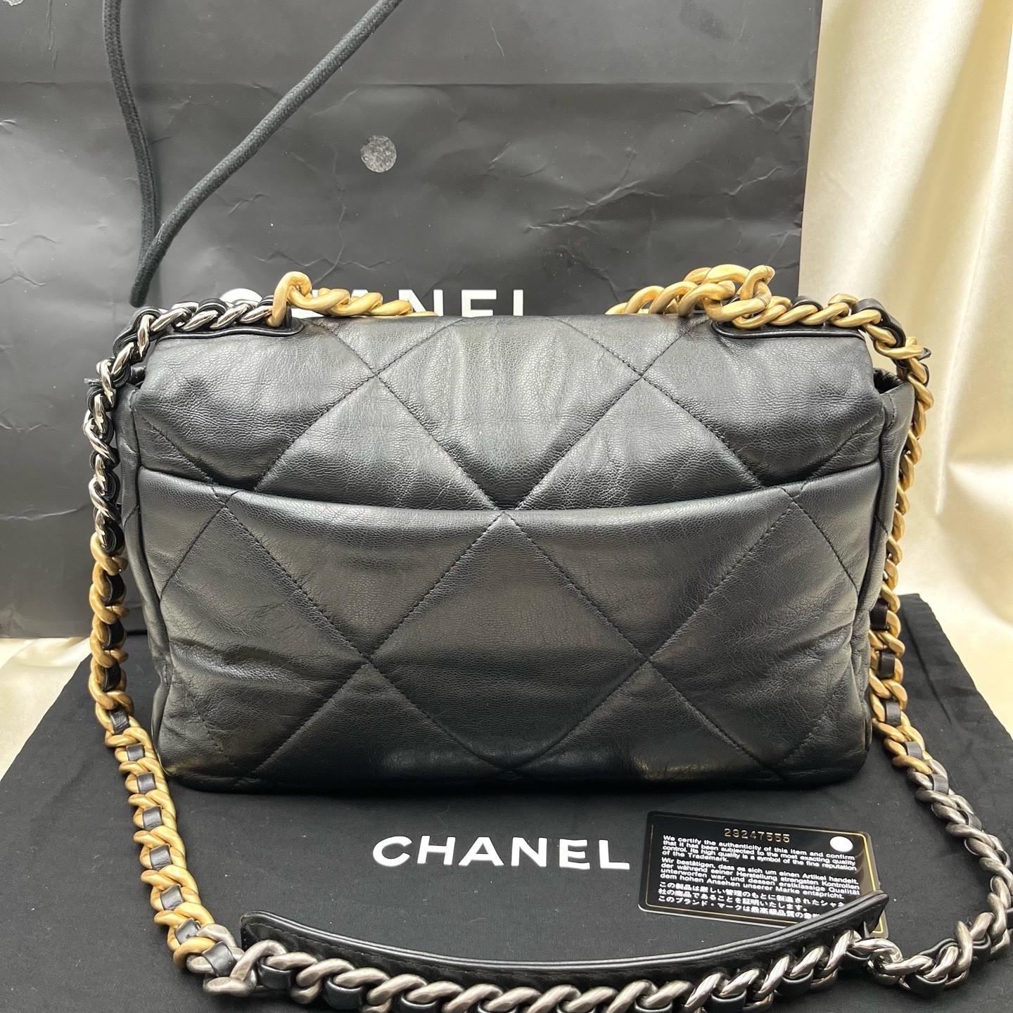 Pre-Owned CHANEL 19 Bag 21C Medium