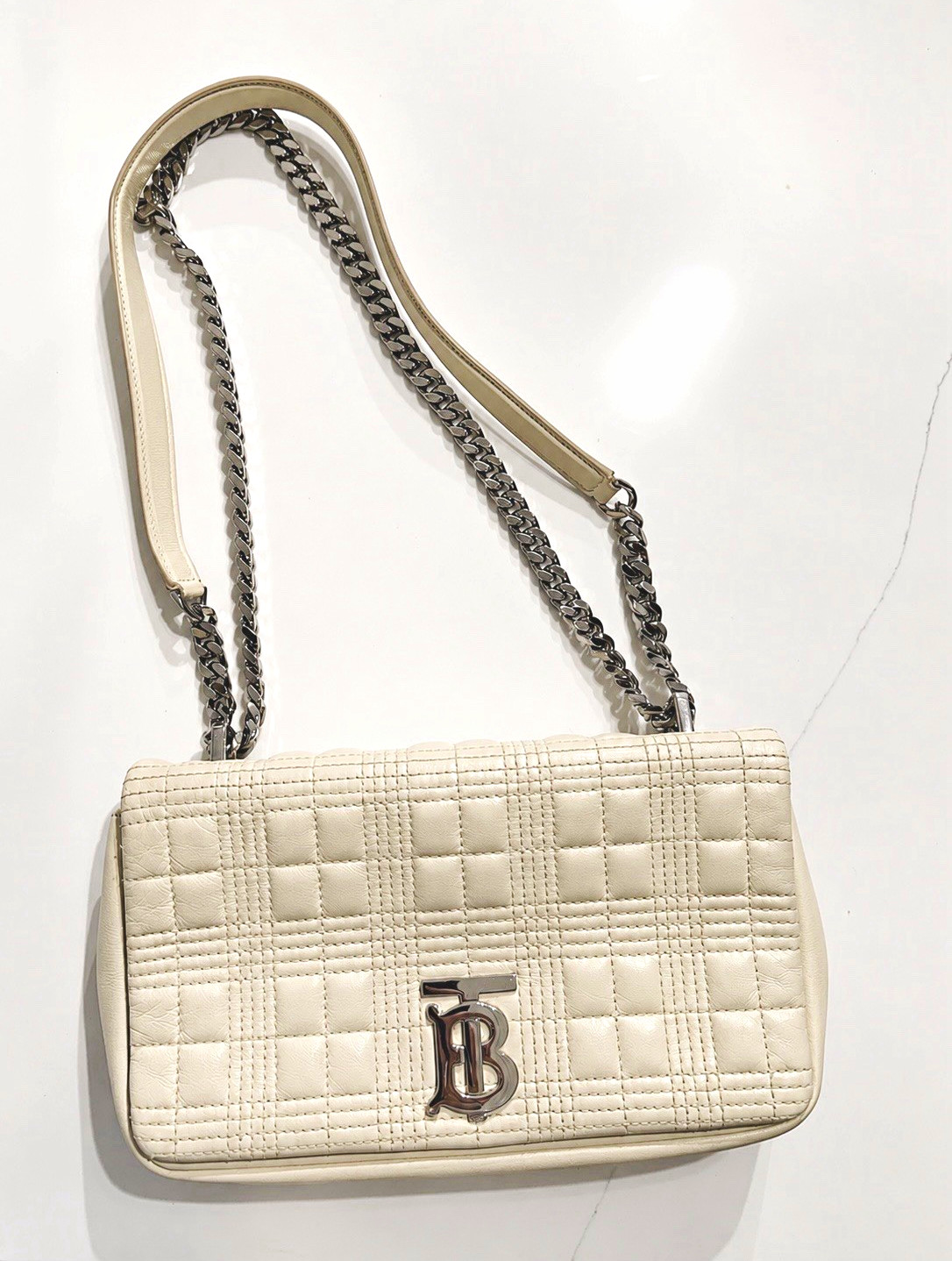 Auth Cert – Burberry Beige Quilted Shoulder Bag Magnetic Flap Chain Strap