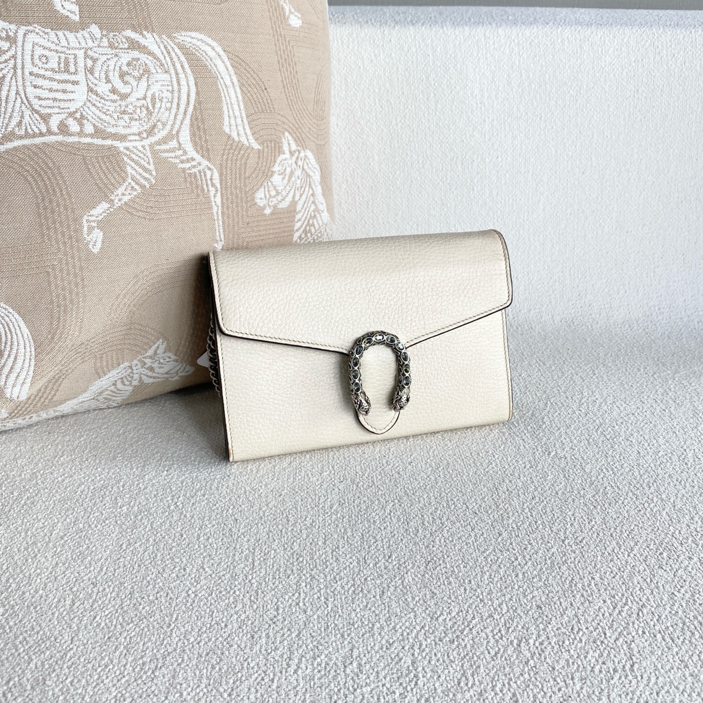 GUCCI Dionysus WOC Off White Pebbled Calfskin Leather Silver HW Crossbody Bag