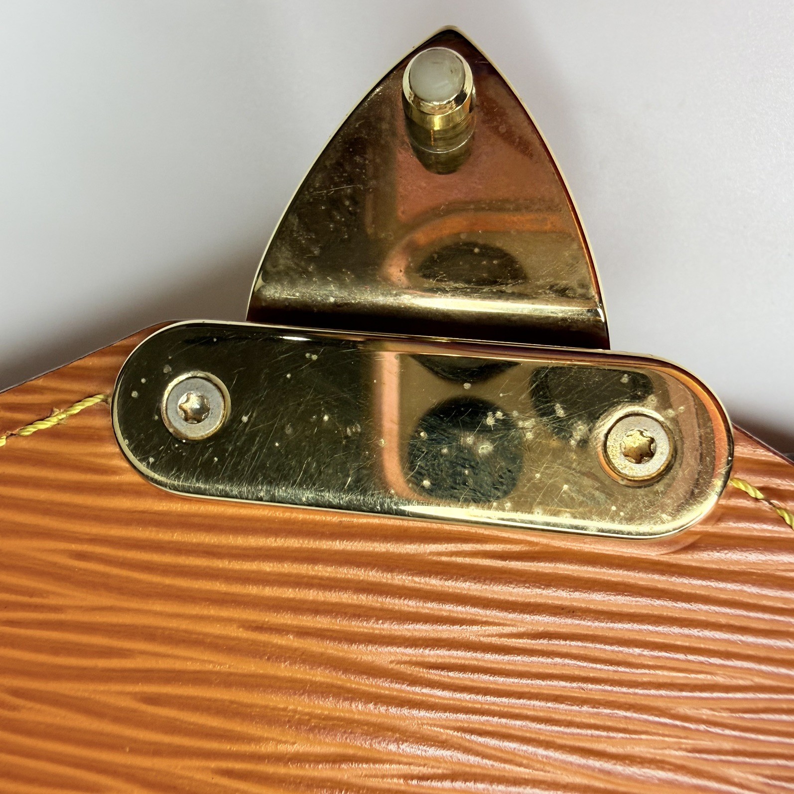 Vintage Louis Vuitton Serviette Fermoir briefcase in Epi Leather (Kenyan Fawn)