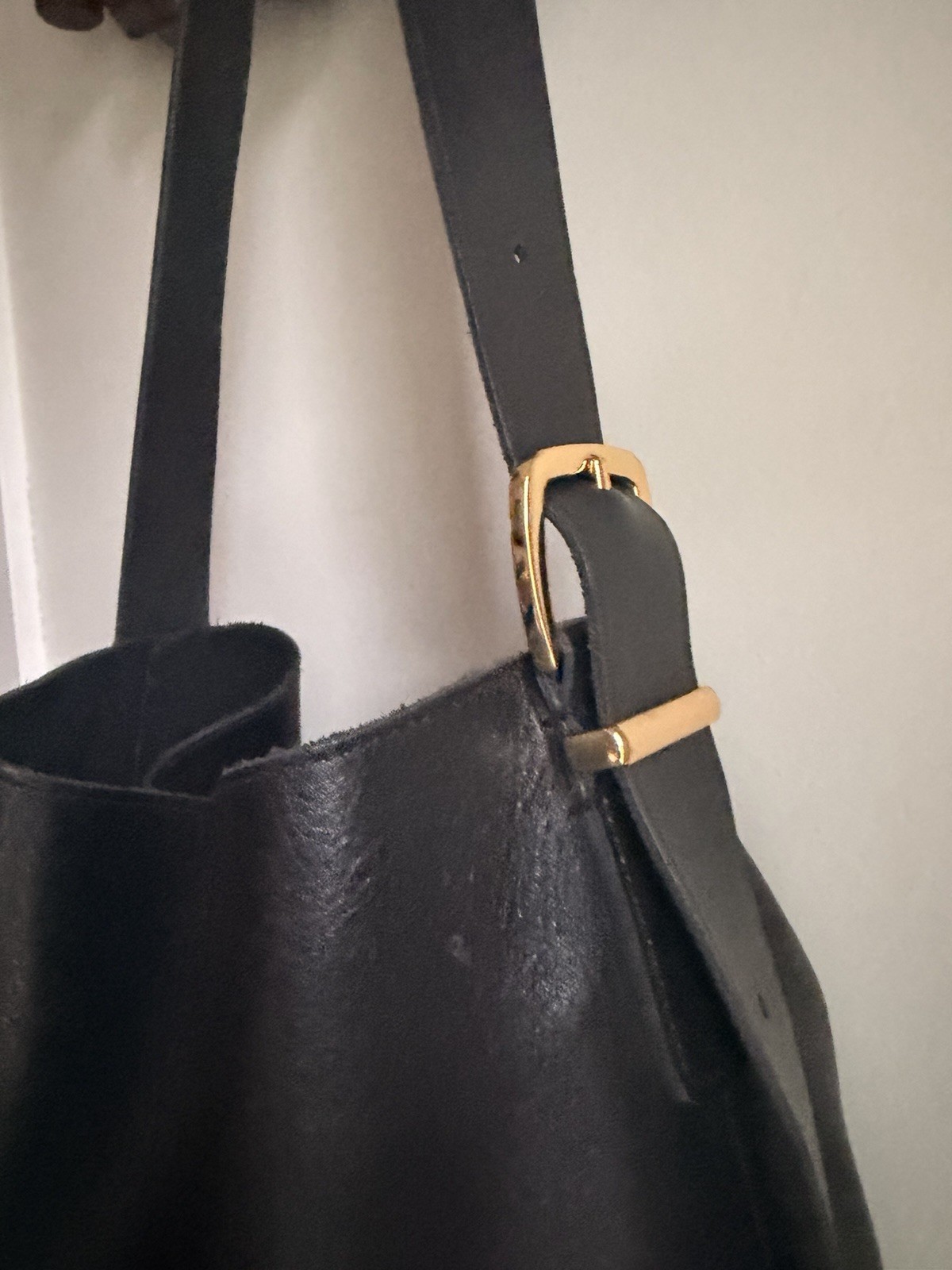 Madewell Women’s Essential Bucket Tote Handbag Leather