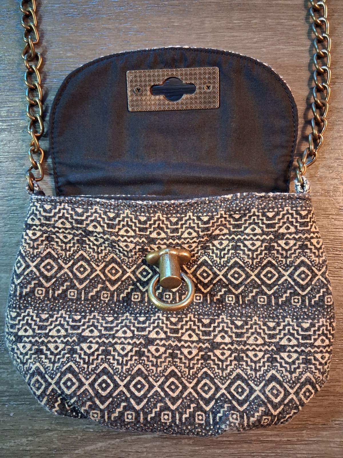 Mini Geometric Cloth Crossbody Purse Bag with Brass-Tone Hardware Chain Strap