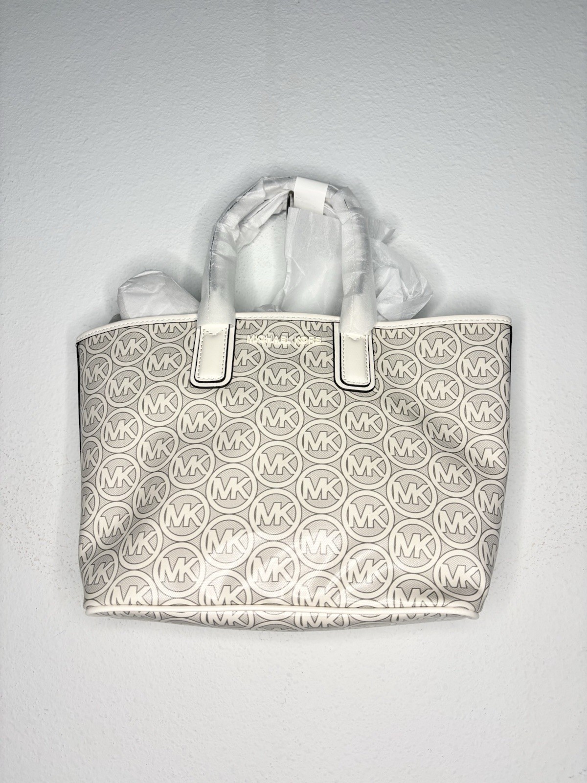 MICHAEL KORS BRAND NEW IN PACKAGE CREAM & WHITE JODIE TOTE BAG