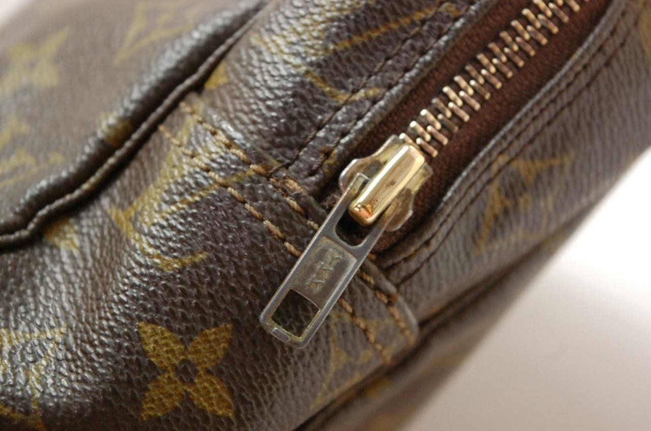 LOUIS VUITTON Monogram Canvas TROUSSE TOILETTE 28 BAG POUCH 832 0612a