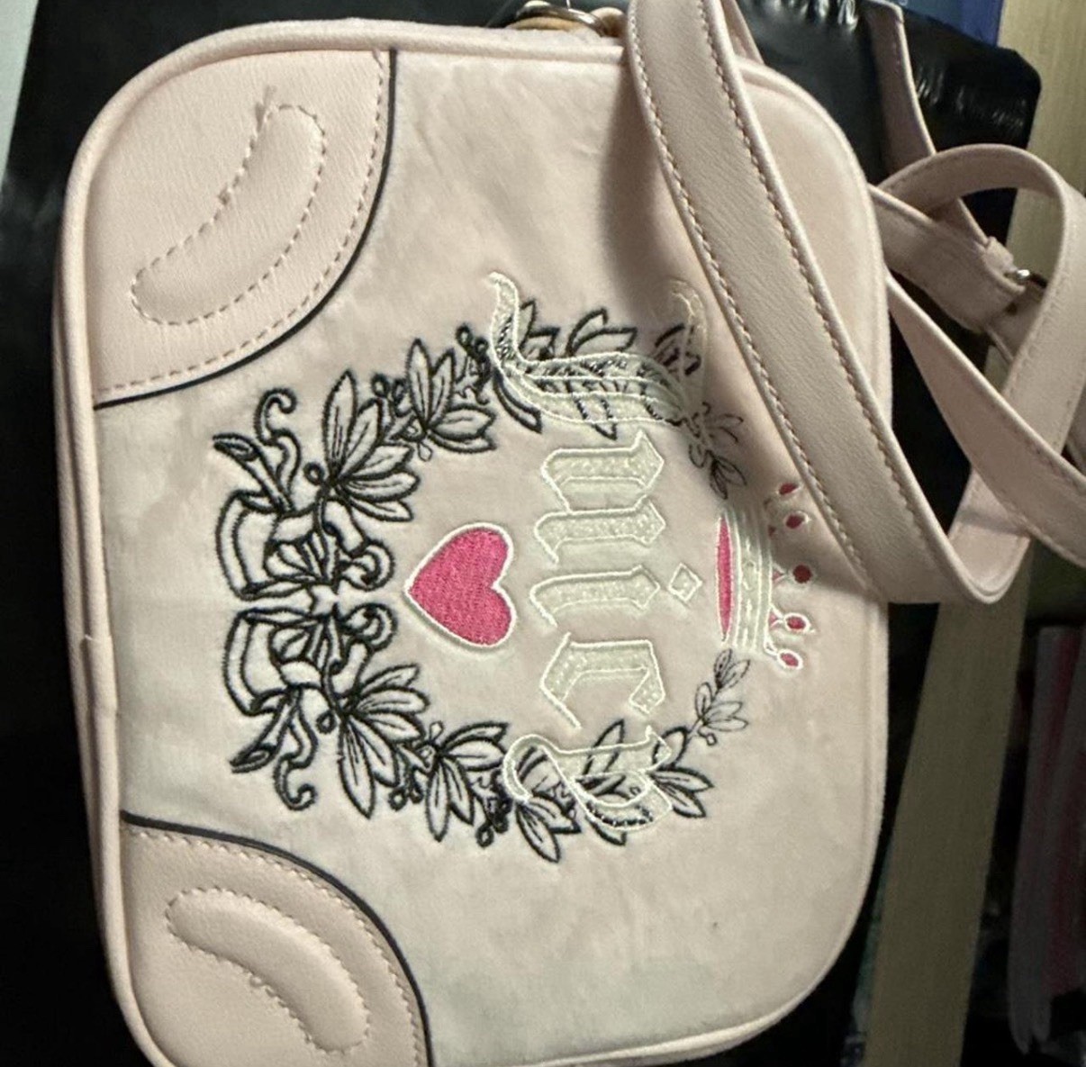 Juicy Couture Heritage Logo Crossbody Blush Zip Heart Charm Gold Lined Pockets