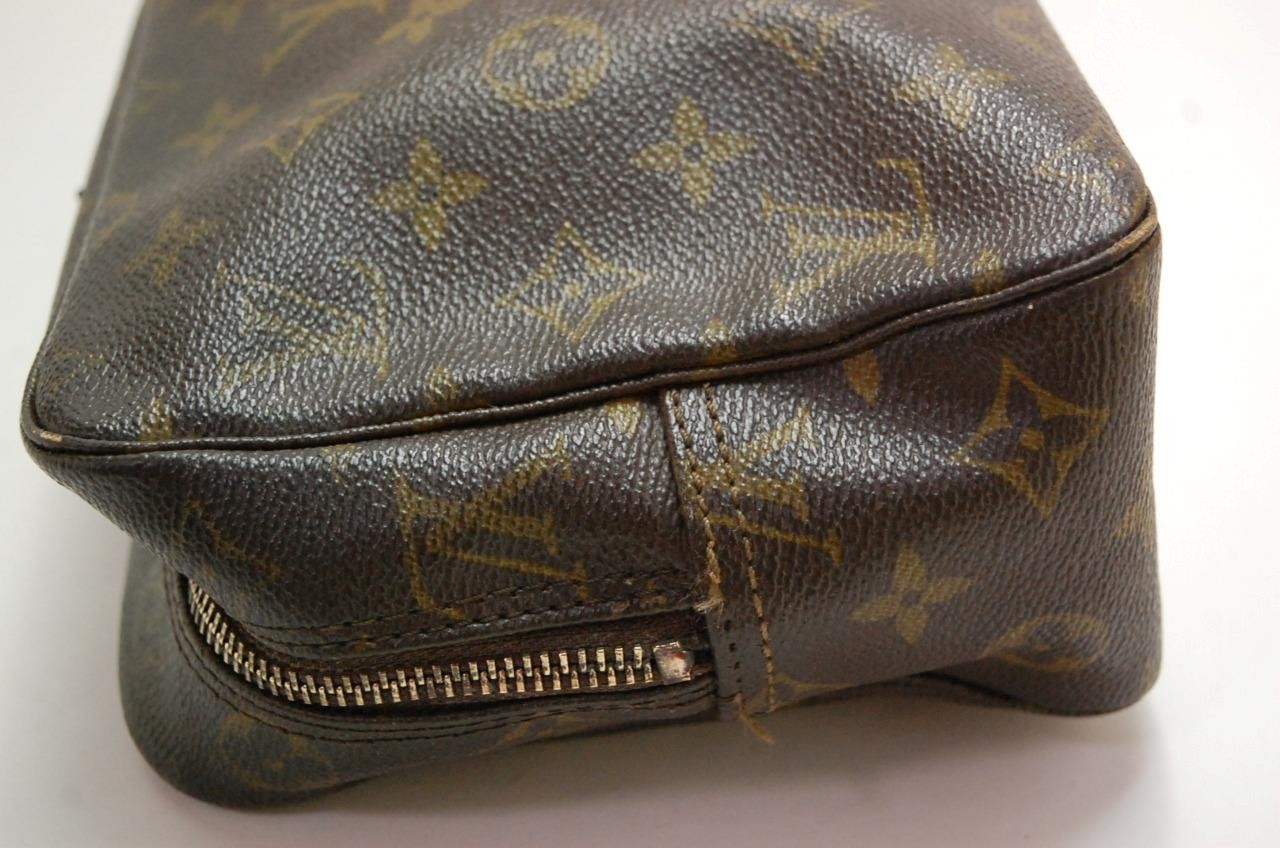 LOUIS VUITTON Monogram Canvas TROUSSE TOILETTE 28 BAG POUCH 832 0612a