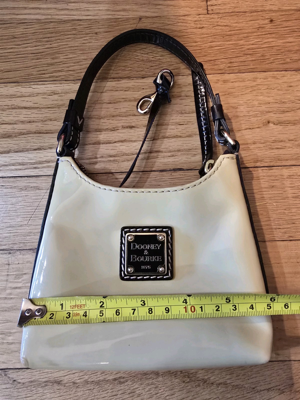 Vintage Dooney & Bourke 1975 Bitsy Bag – Cream Patent Leather Mini Hobo