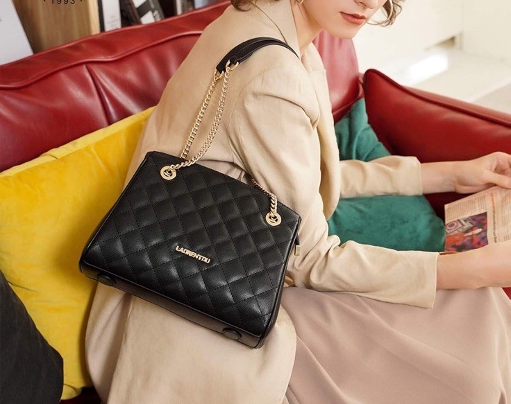 Quilted Genuine Cowhide Leather Office Work Chain Bag Black 10.5×4.5×7.5”