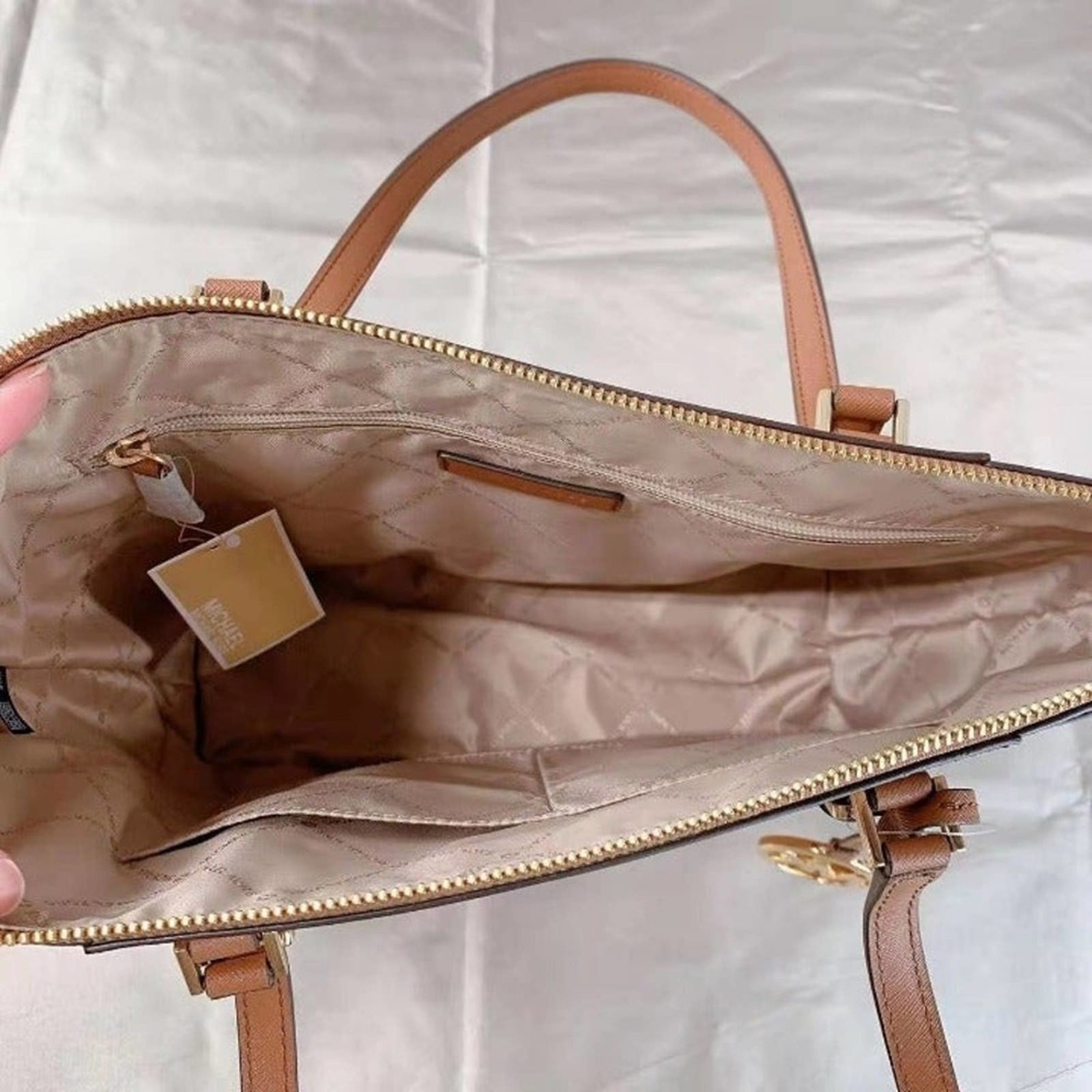 MICHAEL KORS 35T0GCFT7L CHARLOTTE LARGE SAFFIANO LEATHER TOTE BAG IN LUGGAGE