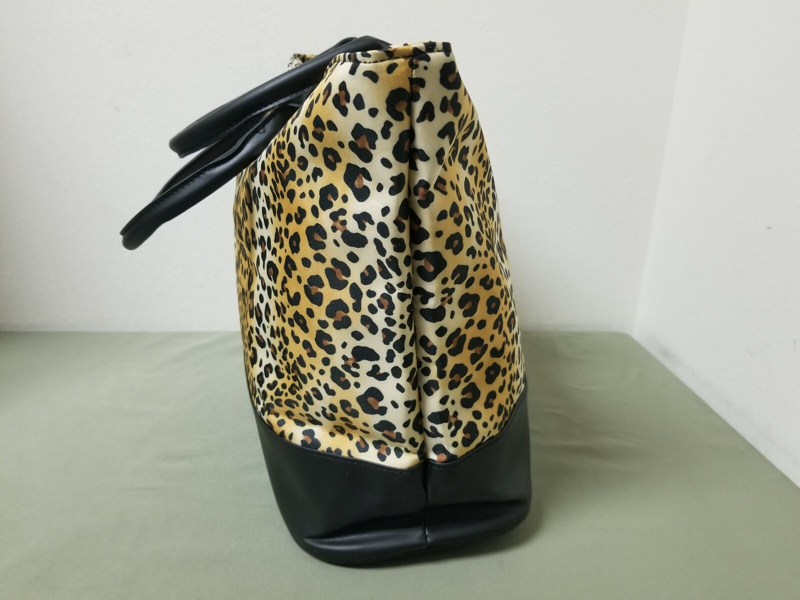 New Fredericks Of Hollywood Leopard Print Purse Bag.