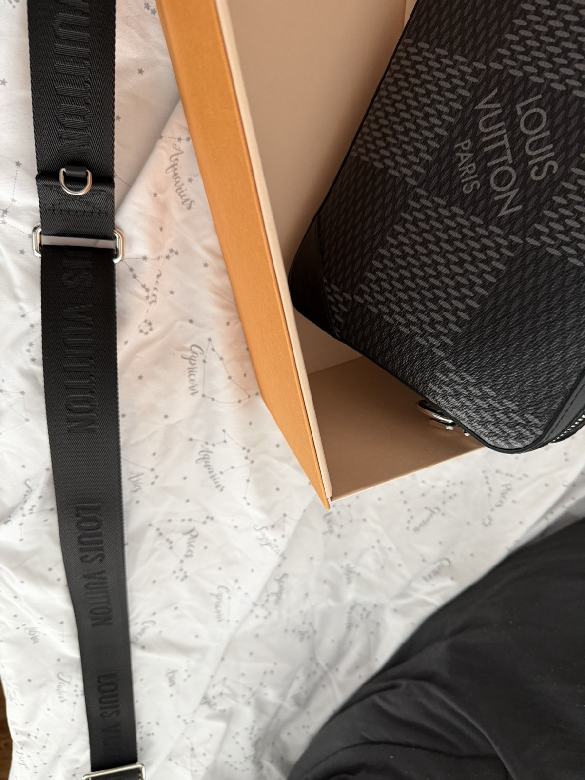 Louis Vuitton Damier Graphite Trio Messenger(“pocket plus not included)