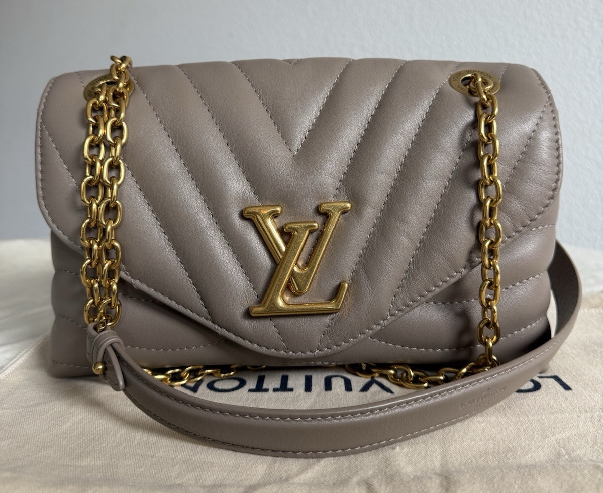 Louis Vuitton New Wave Chain Bag NM Quilted Leather MM