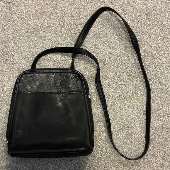 Small Leather bag for everyday use Exterior and interior pockets