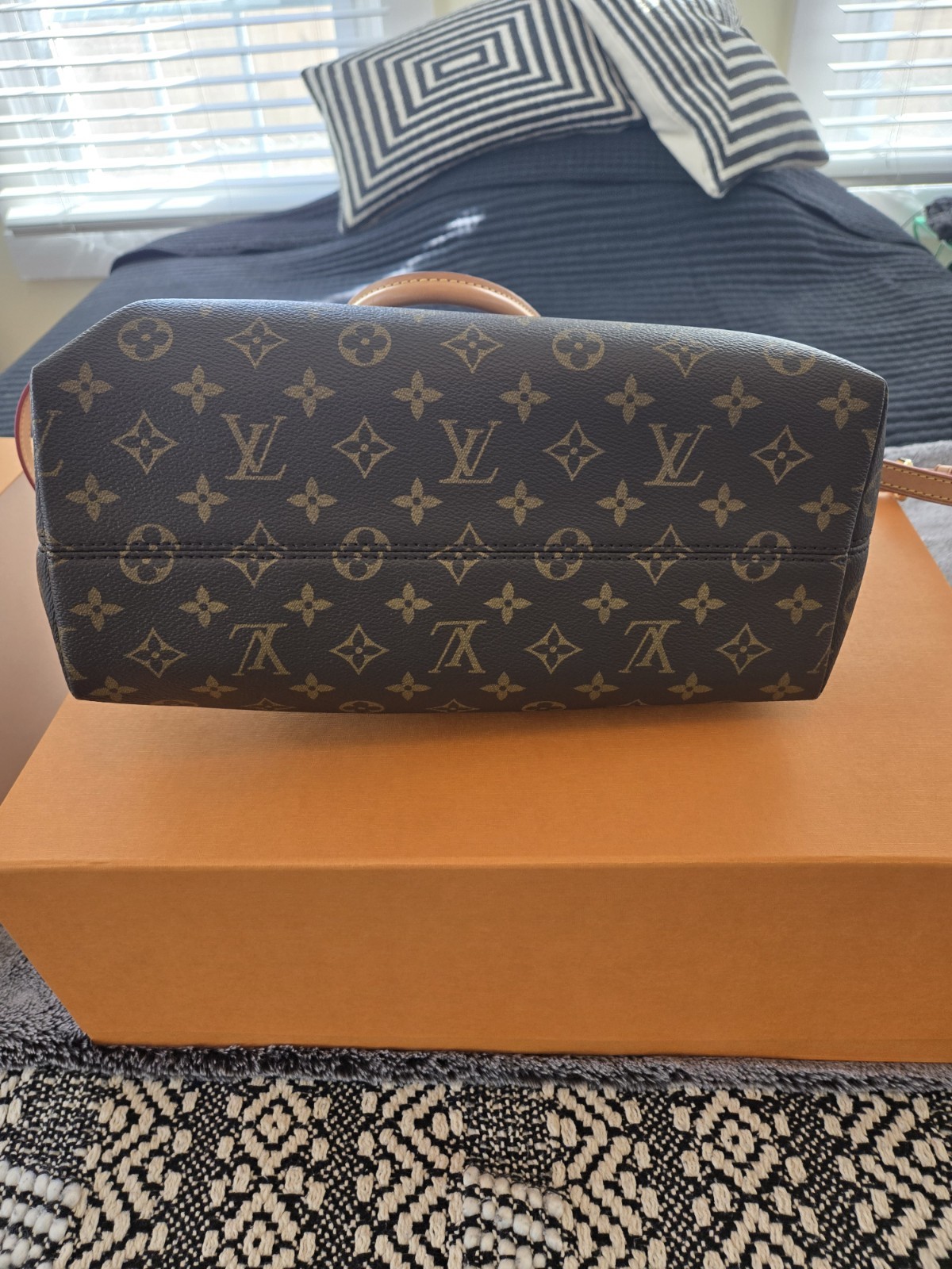 Louis Vuitton Monogram Satchel Top Handle Zip Bag Detachable Strap Box