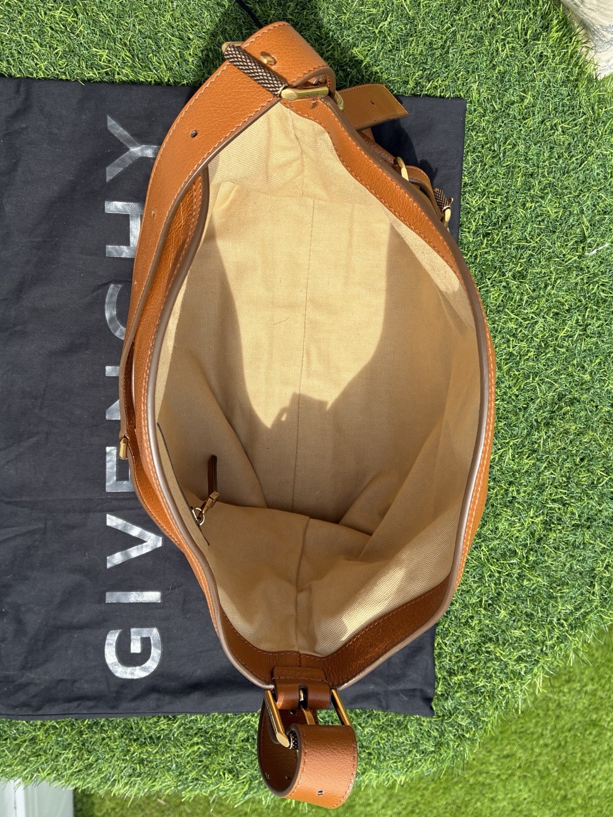 GIVENCHY MEDIUM VOYOU BAG IN GRAINED SOFT TAN LEATHER W/GOLD HARDWARE NEW *$2450