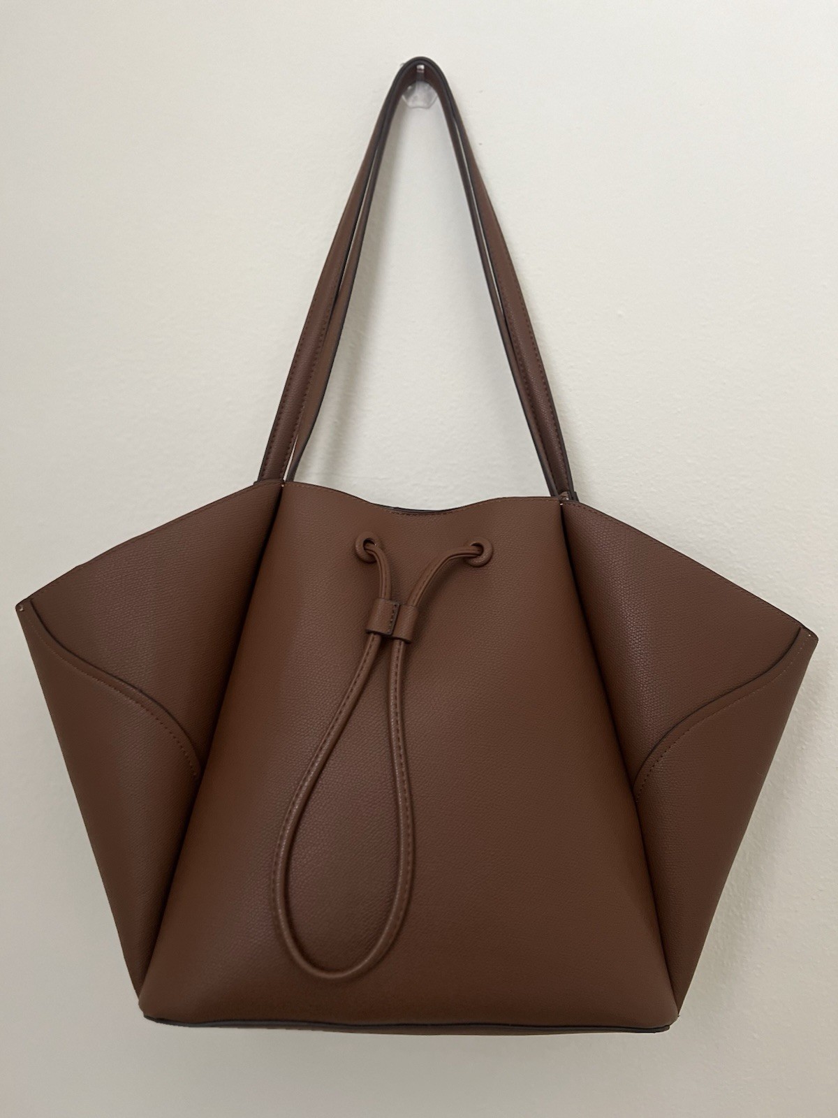 Zara Women’s Shoulder Bag Leather with Magnetic Clasp.