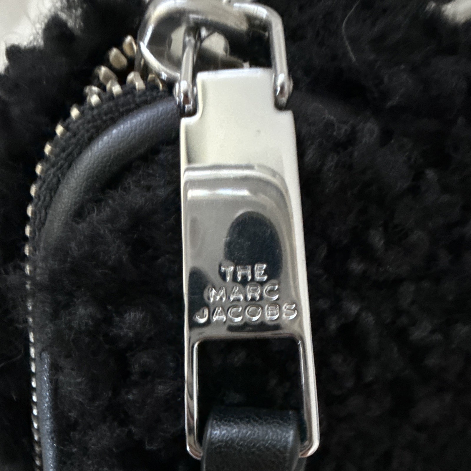 Marc Jacobs Black Solid Small Crossbody Zip Detachable Adjustable Strap Silver
