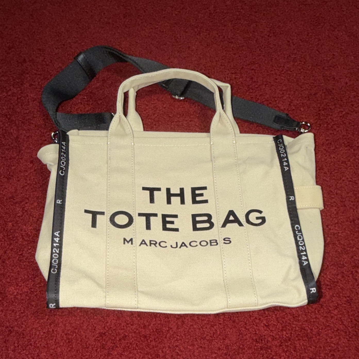 Marc Jacobs The Tote Bag Medium Beige Tote w/ Black Adjustable Detachable Strap