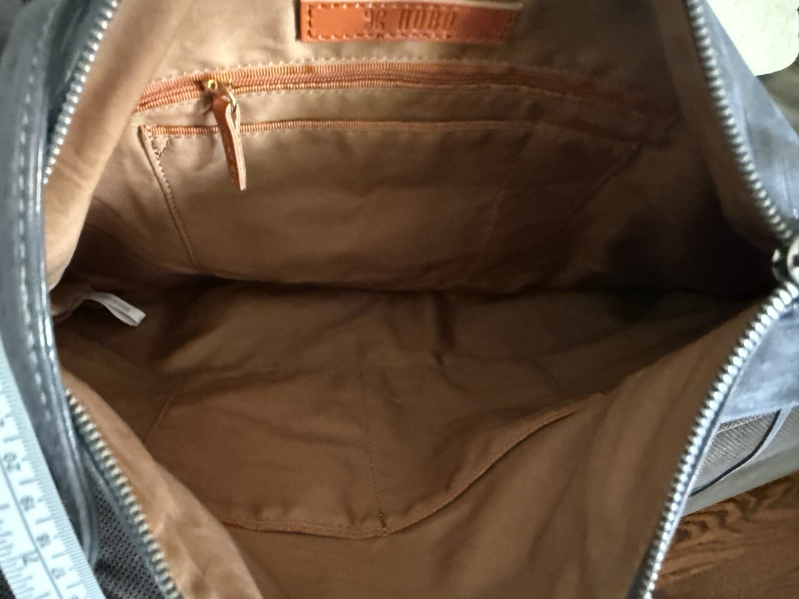 Hobo International LGray Metallic Crossbody Bag Zip Top Adjustable Strap Pockets