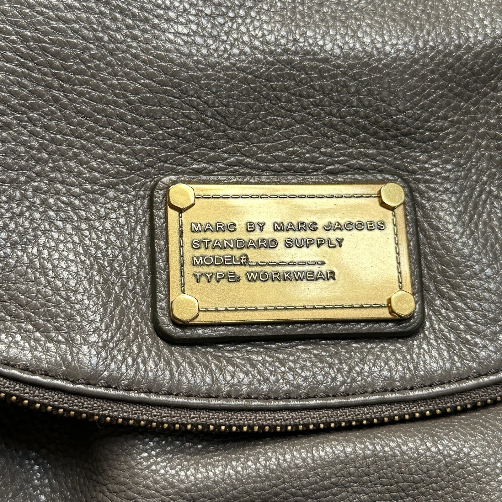 MARC by Marc Jacobs Classic Q Natasha Leather Crossbody Bag Purse Faded Aluminum