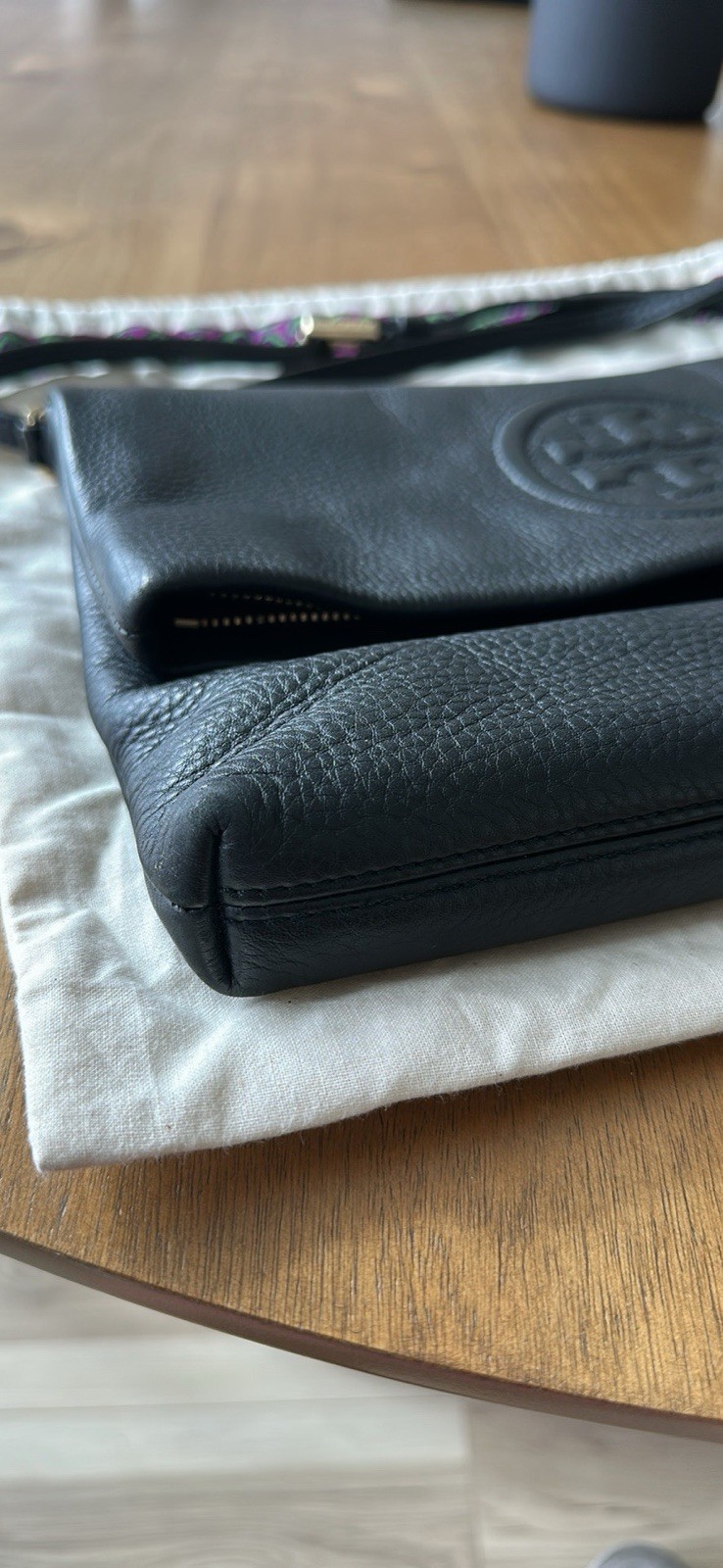 Tory Burch Bombe Fold-Over Crossbody Clutch – Black Pebbled Leather Classic Logo