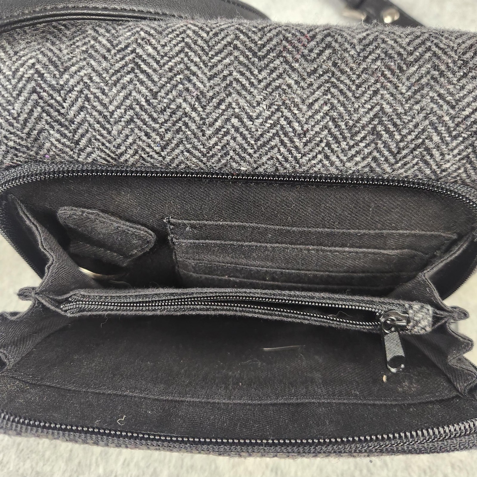 St. John’s Bay Crossbody Bag Womens Gray Herringbone Tweed Wool Blend Purse Zip